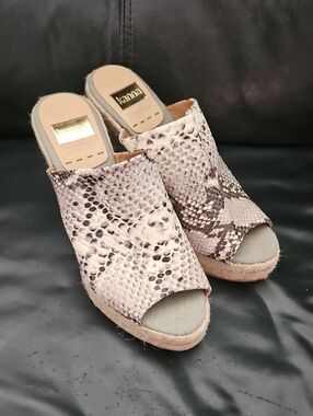 Kanna Open Toe Wedge Heel Mules Sz 6 Snakeskin Print Espadrille Platform Sandals